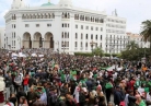 الجزائر: مئات الآلاف يحتجون على النخبة الحاكمة.